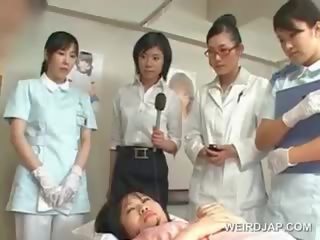 Azjatyckie brunetka dziewczyna wieje włochate wał w the szpital
